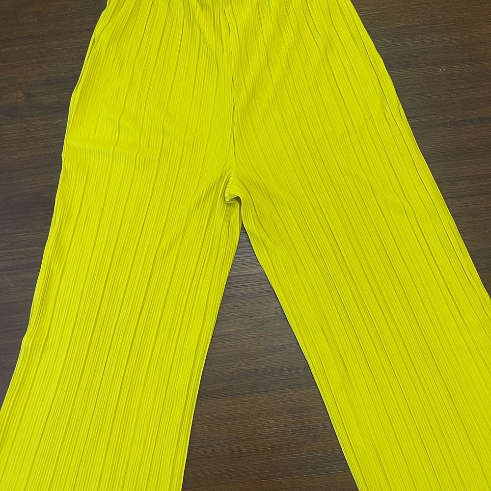 Women’s Bright Yellow Pleated Pants